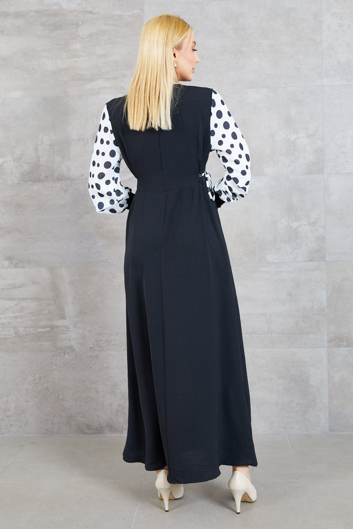 Büyük Beden Puantiyeli Kolu Lastikli Uzun Elbise Siyah