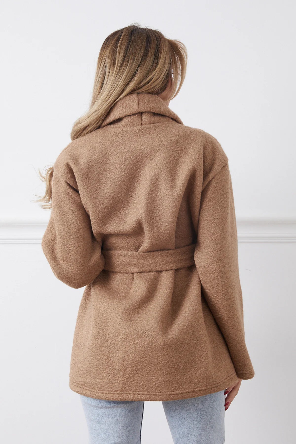 Broş Detaylı Çift Cepli Kuşaklı Buklet Ceket Camel