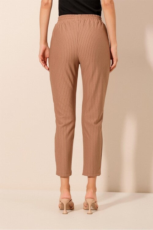 Бел қисми резинка ва боғчиқли шим – Камел (6560 Beli Lastikli Bağcıklı Pantolon - Camel)