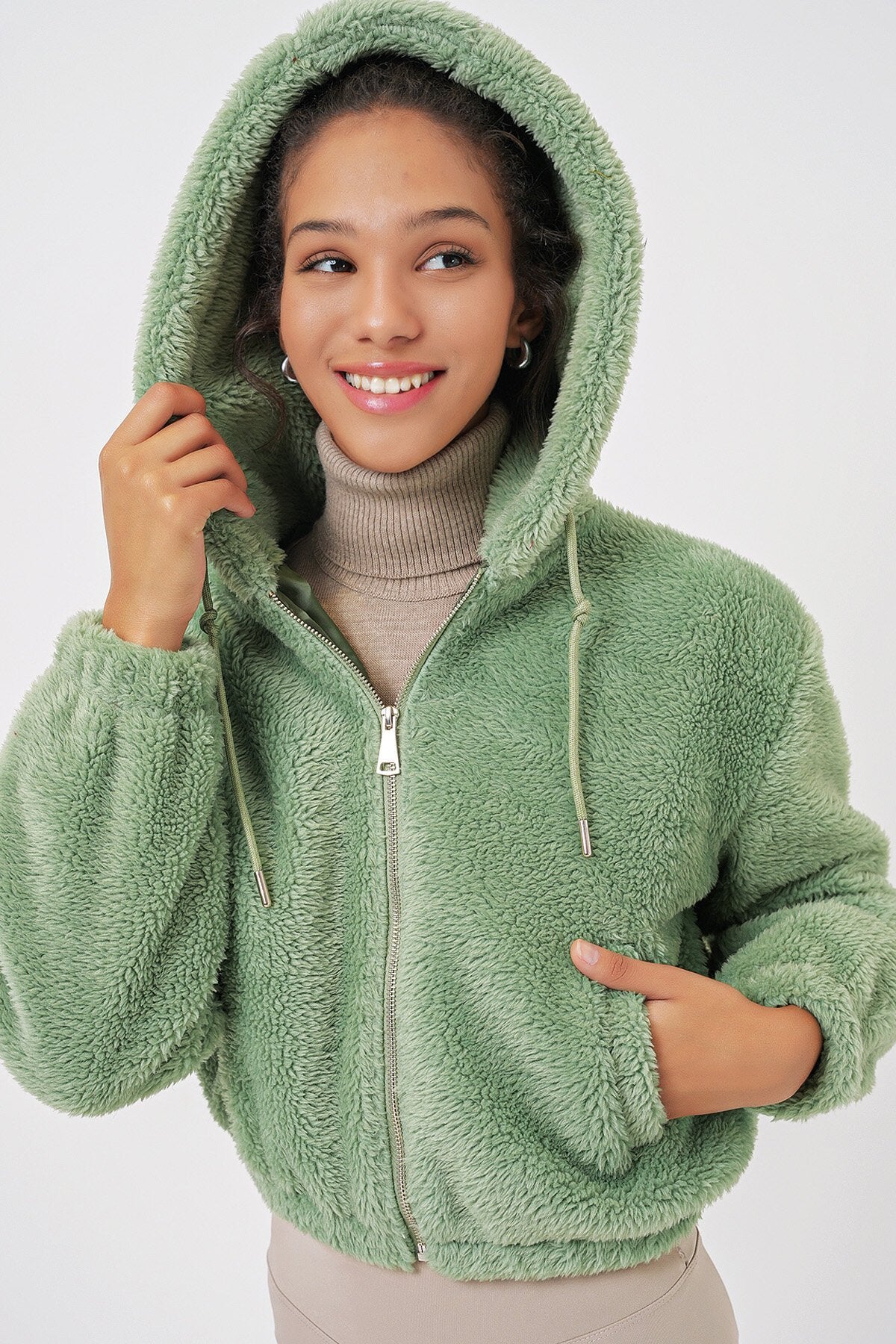 Merterium 5193 Kapüşonlu Peluş Crop Ceket - E.Yeşil