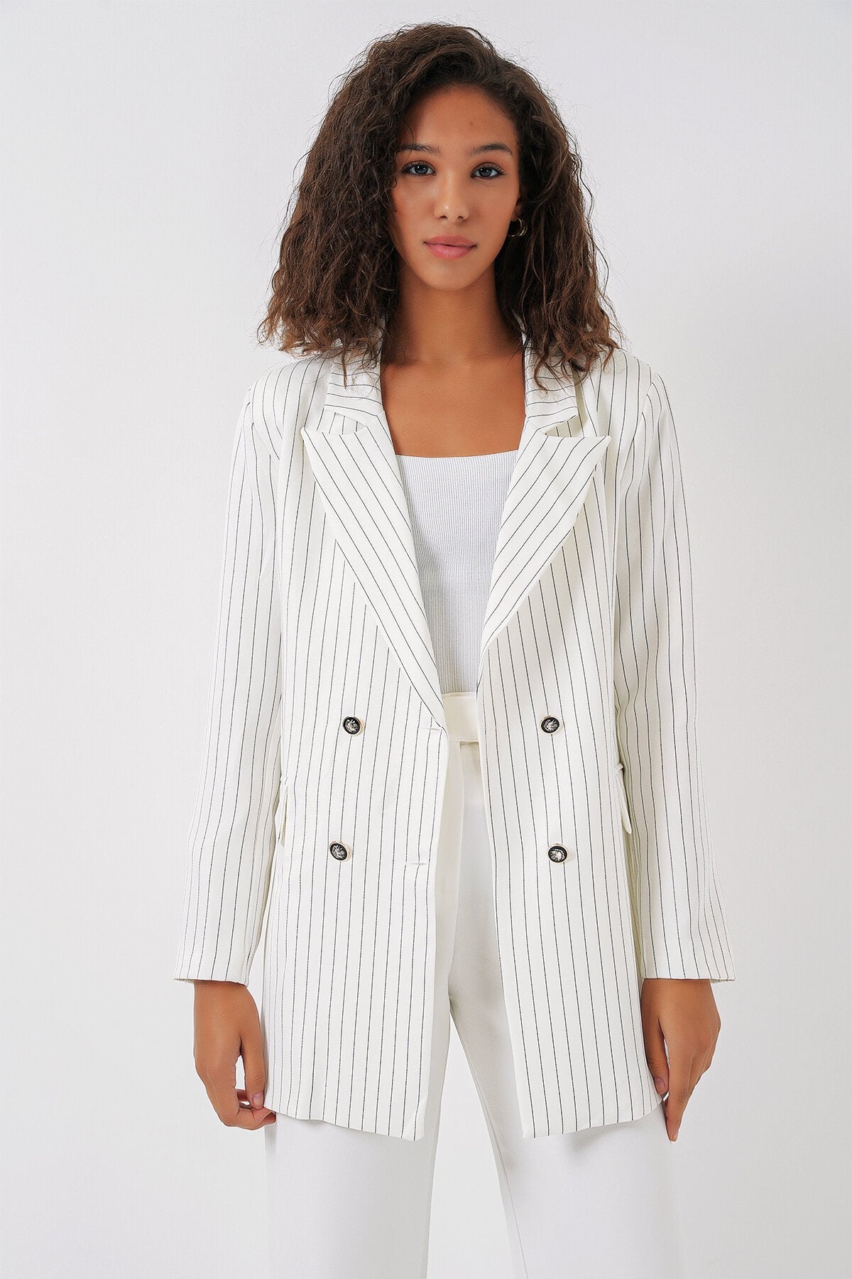Merterium Kadın Beyaz Çift Düğmeli Çizgili Blazer Ceket 0699