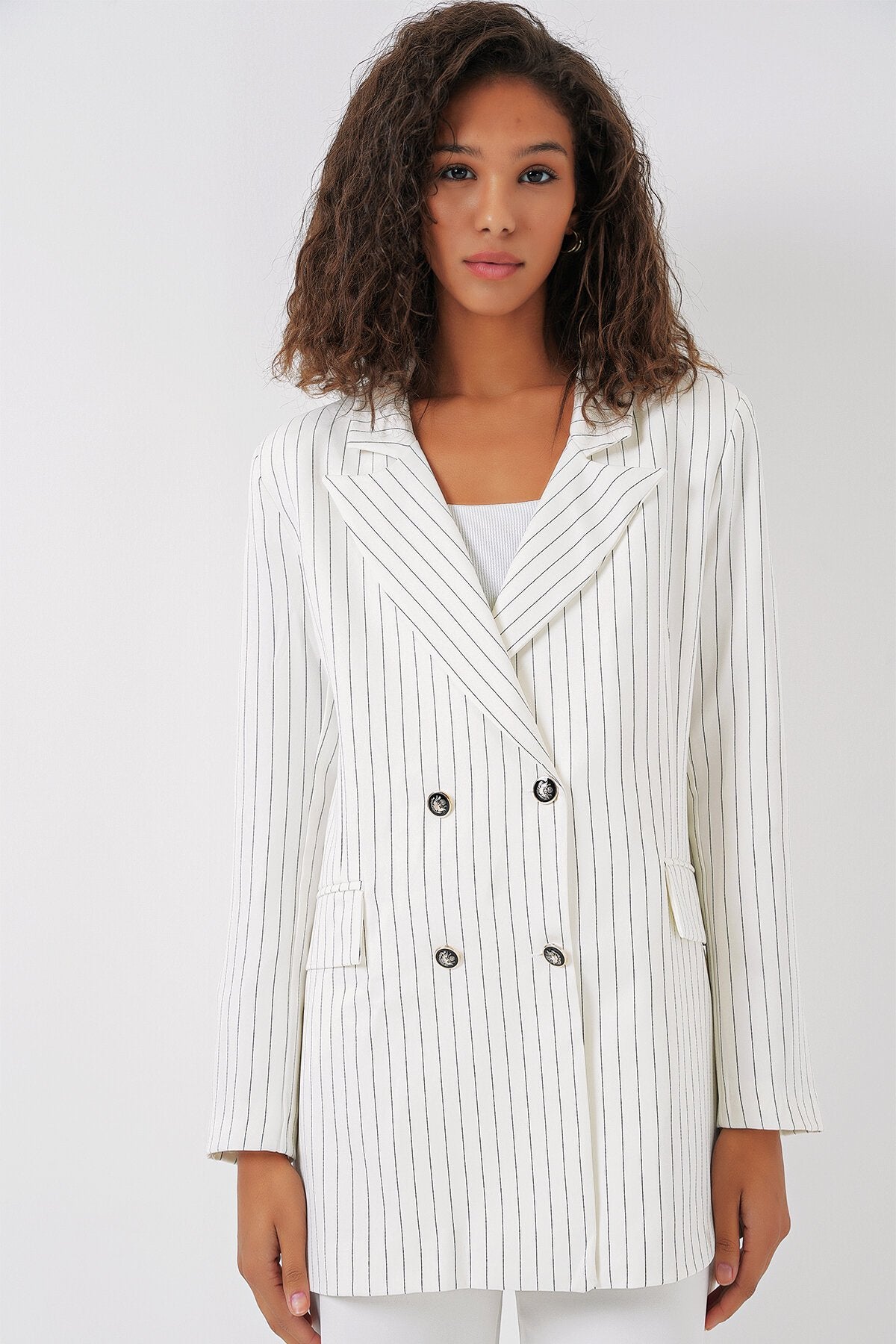 Merterium Kadın Beyaz Çift Düğmeli Çizgili Blazer Ceket 0699