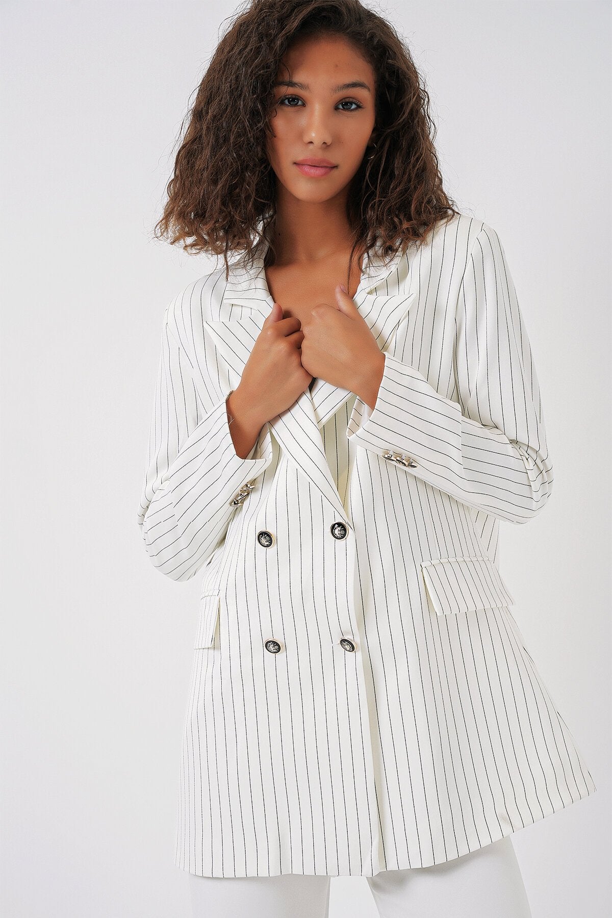 Merterium Kadın Beyaz Çift Düğmeli Çizgili Blazer Ceket 0699