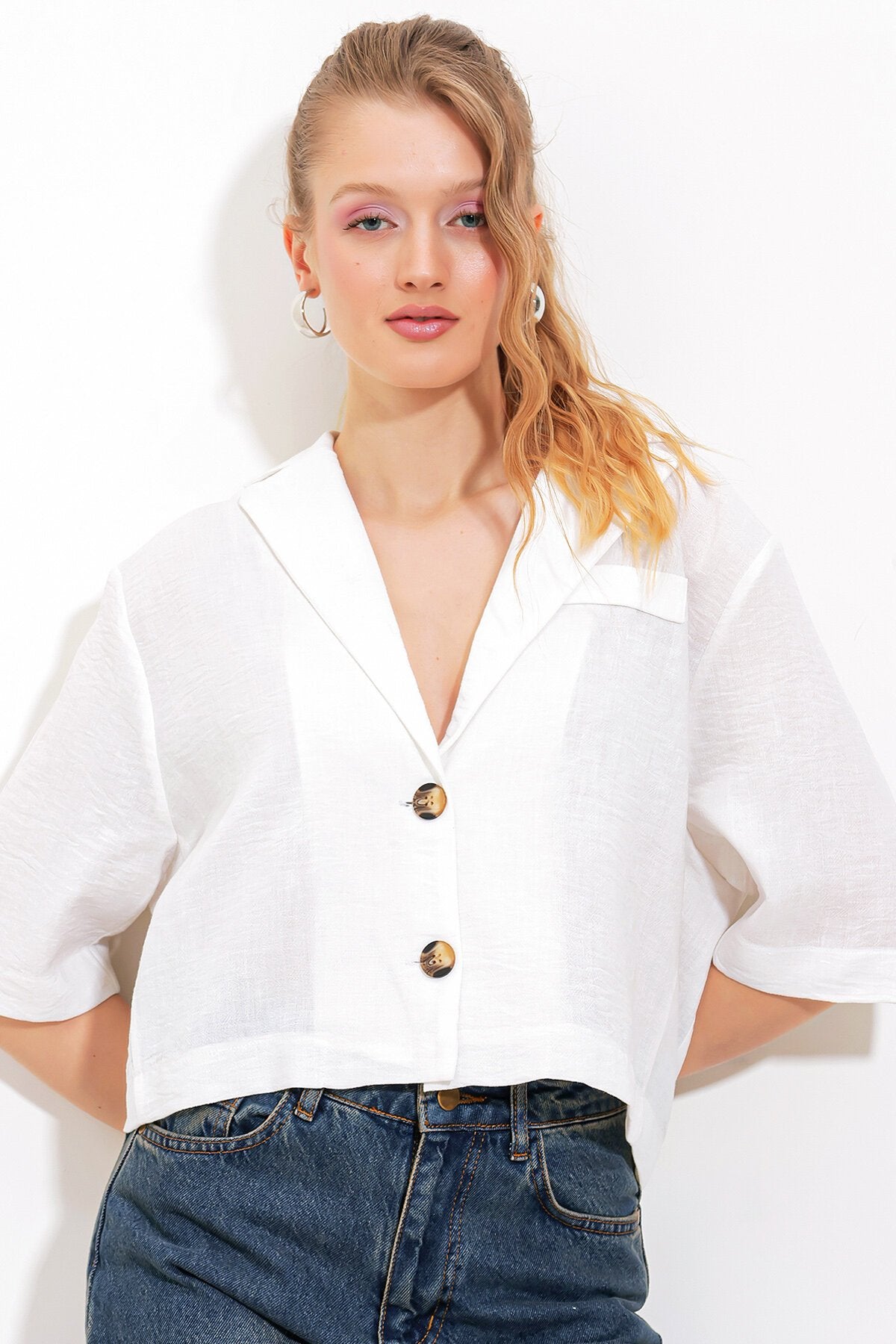 Merterium Kadın Beyaz Çift Düğmeli Oversize Crop Keten Ceket 0706