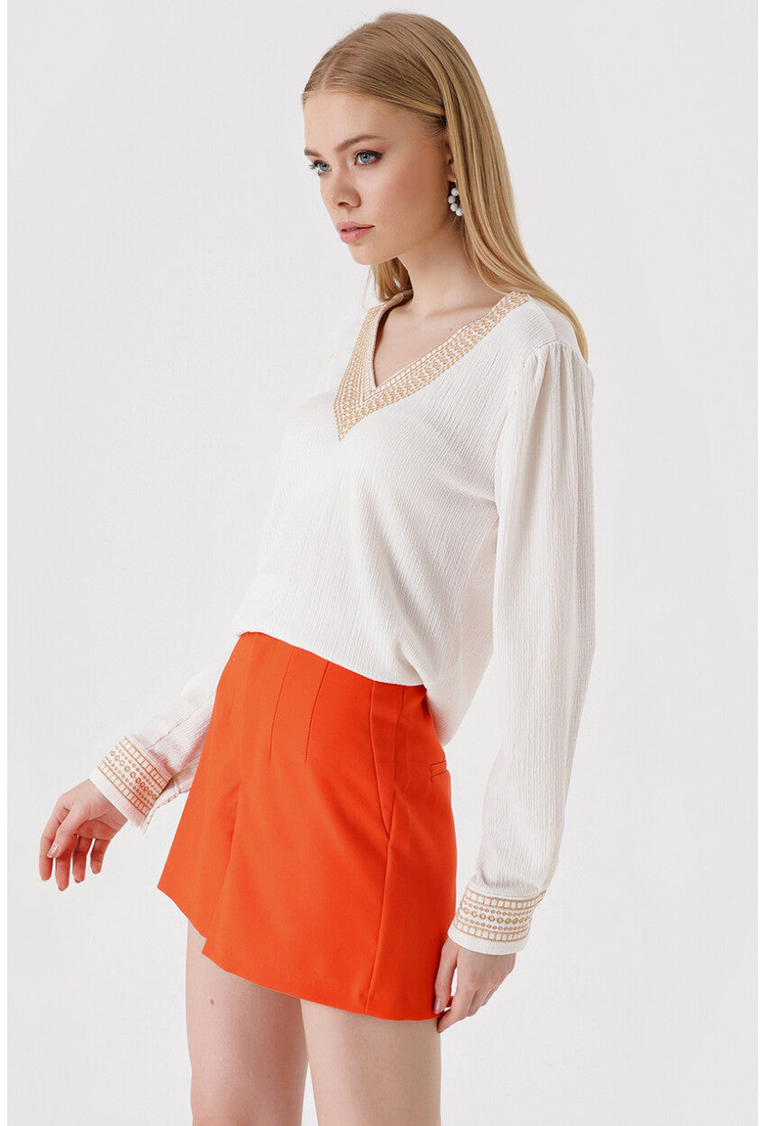 0466 Nakışlı V Yaka Örme Bluz