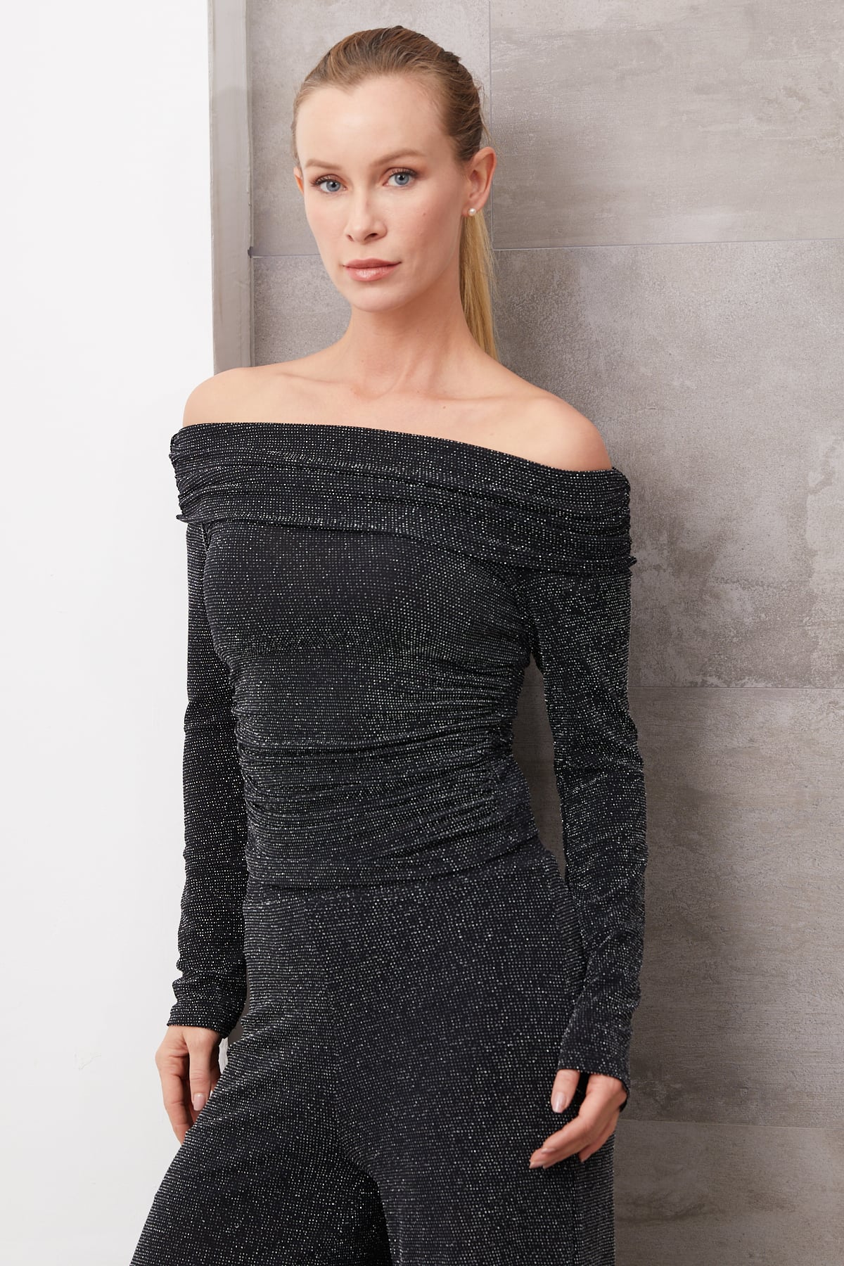 Simli Madonna Yaka Bluz Siyah