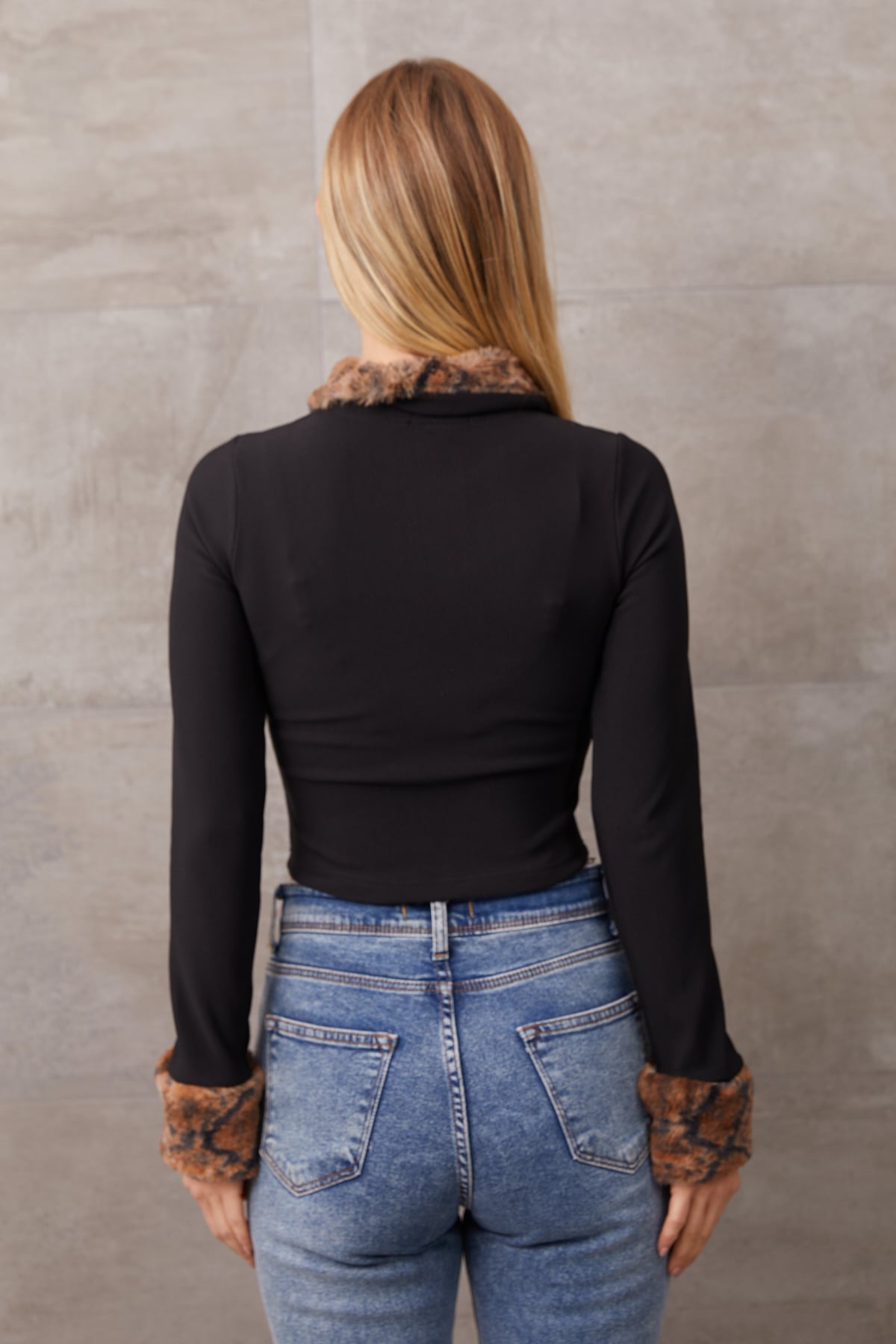 Yakası Kürklü Fermuarlı Bluz Siyah