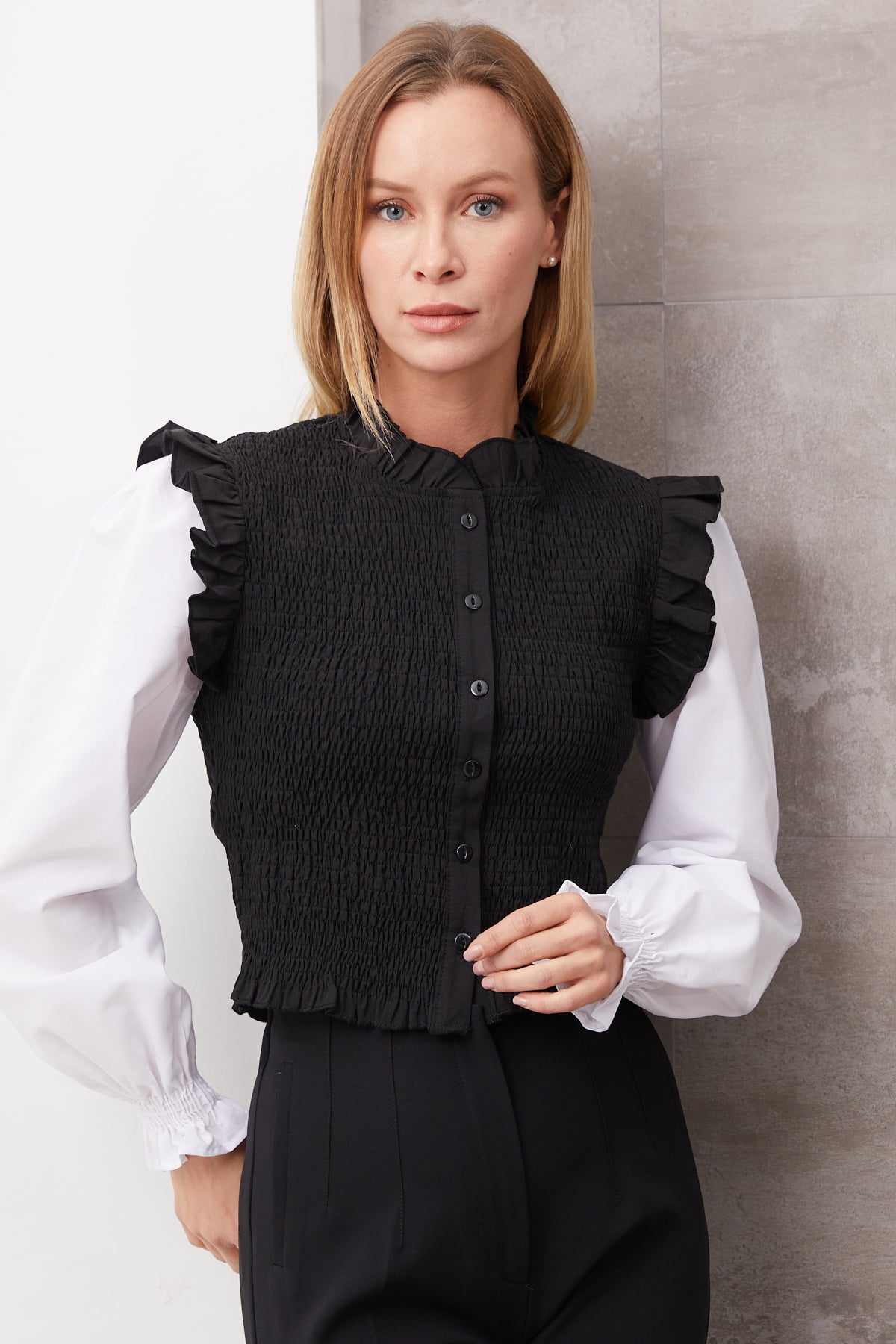 Kolu Büzgülü Gömlek Siyah - Beyaz