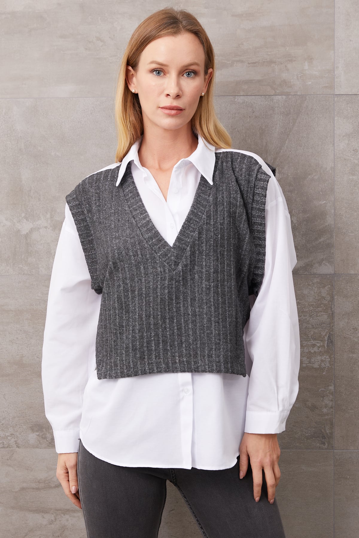 Süveter Detaylı Gömlek Gri - Beyaz