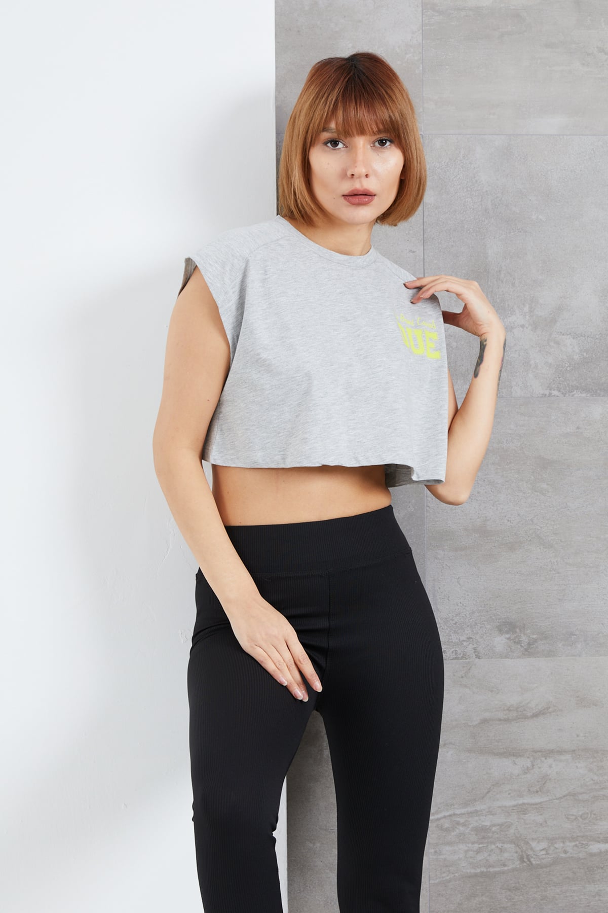 Yazı Baskılı Crop T-shirt Gri