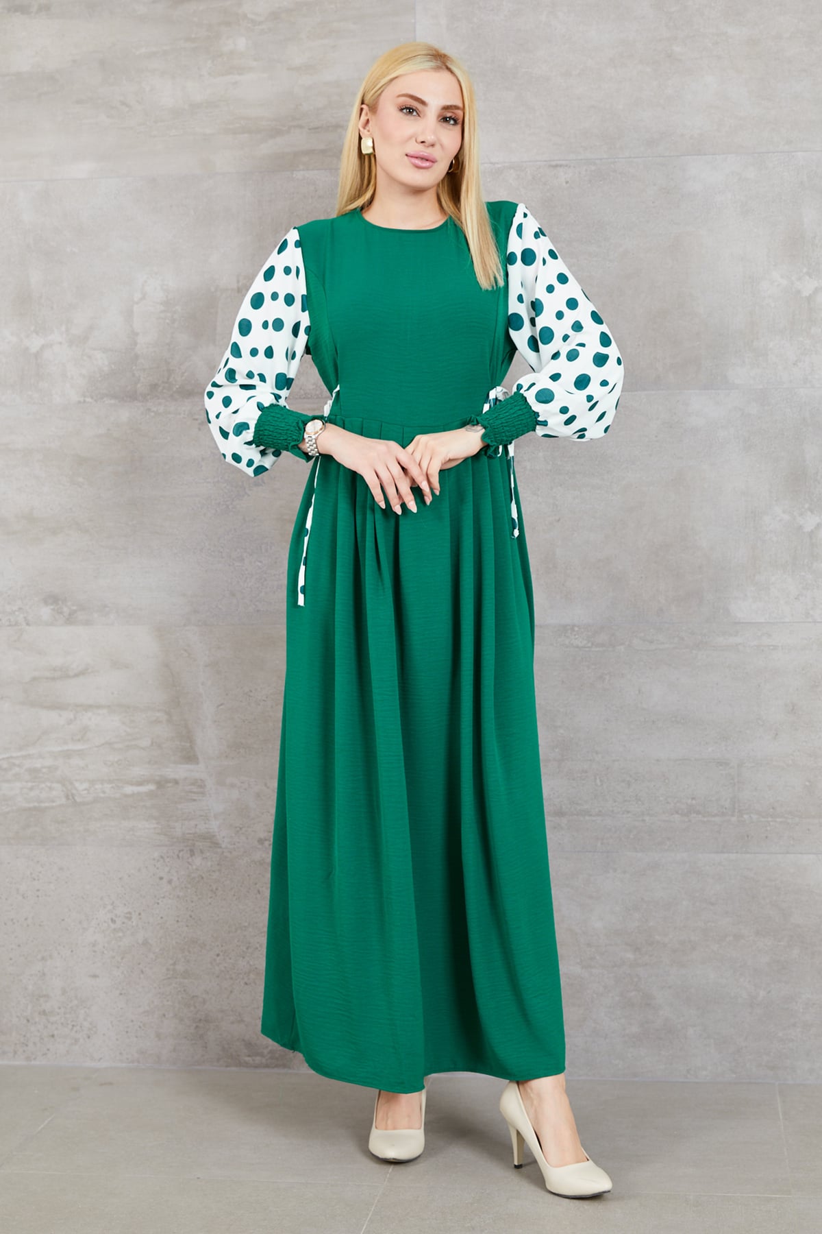 Büyük Beden Puantiyeli Kolu Lastikli Uzun Elbise Koyu Yeşil
