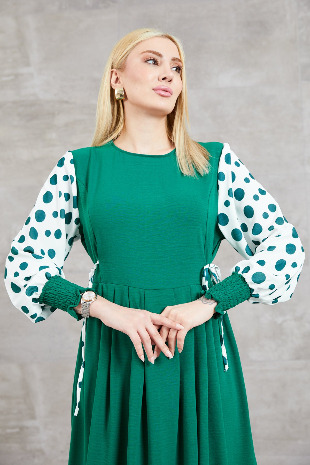 Büyük Beden Puantiyeli Kolu Lastikli Uzun Elbise Koyu Yeşil