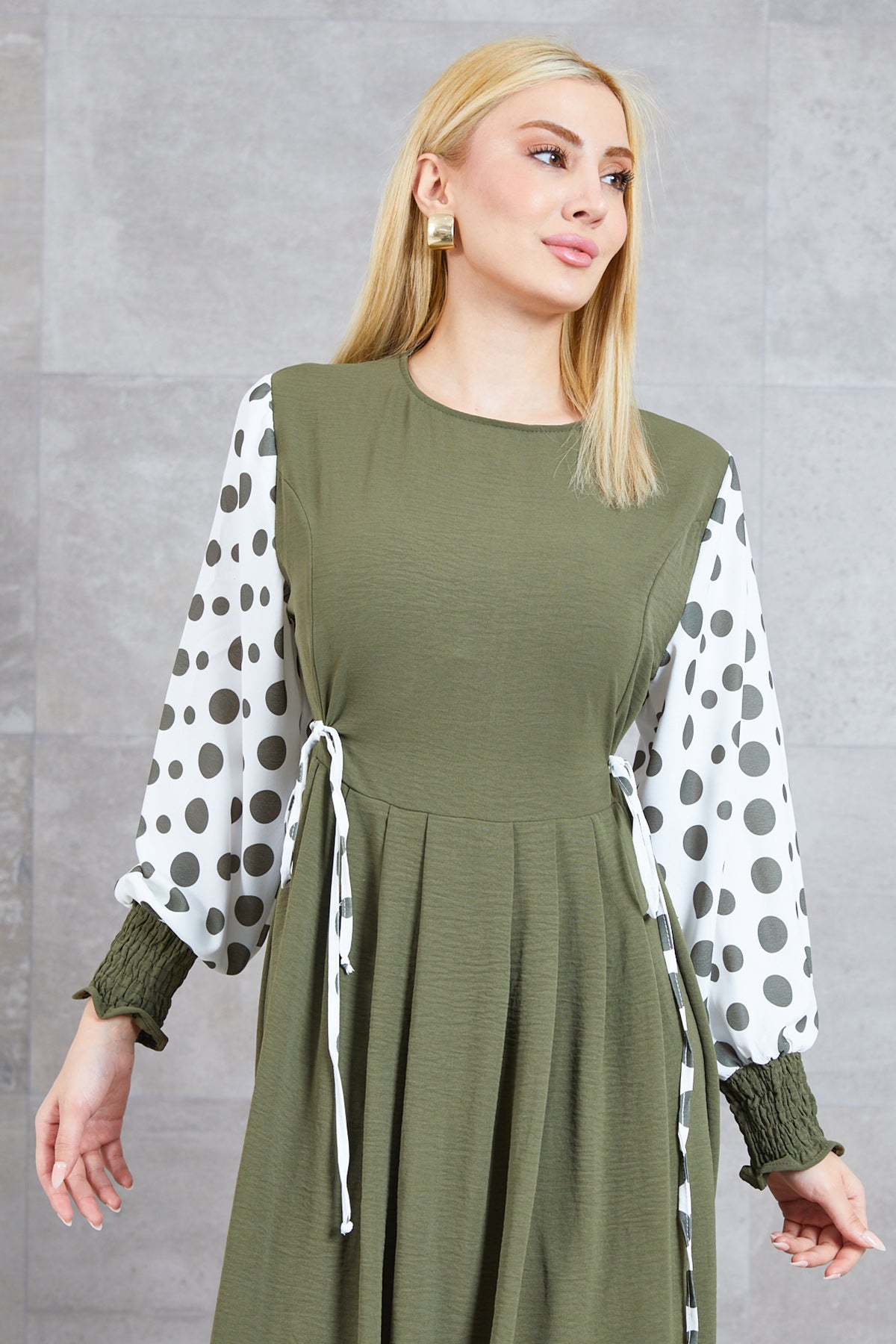 Büyük Beden Puantiyeli Kolu Lastikli Uzun Elbise Haki