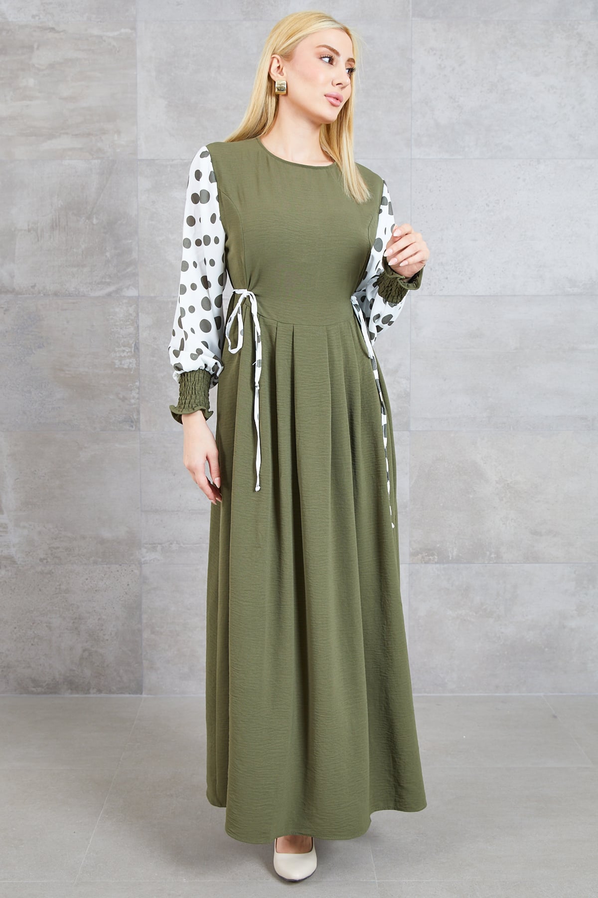 Büyük Beden Puantiyeli Kolu Lastikli Uzun Elbise Haki