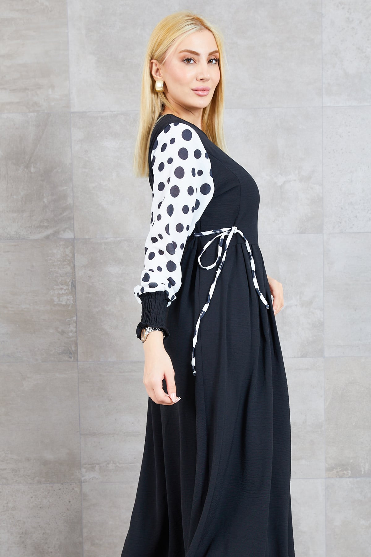 Büyük Beden Puantiyeli Kolu Lastikli Uzun Elbise Siyah