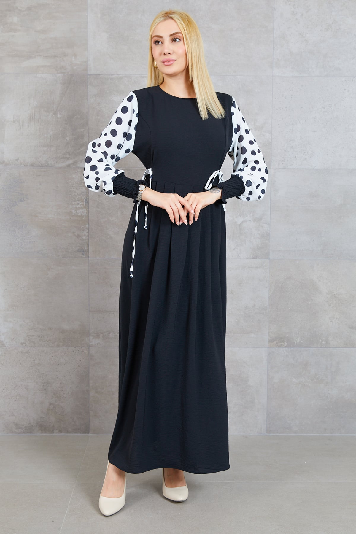 Büyük Beden Puantiyeli Kolu Lastikli Uzun Elbise Siyah