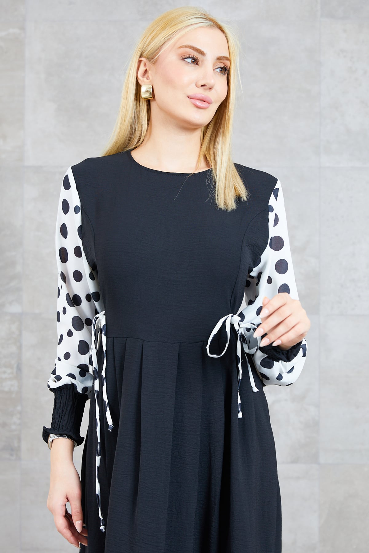 Büyük Beden Puantiyeli Kolu Lastikli Uzun Elbise Siyah