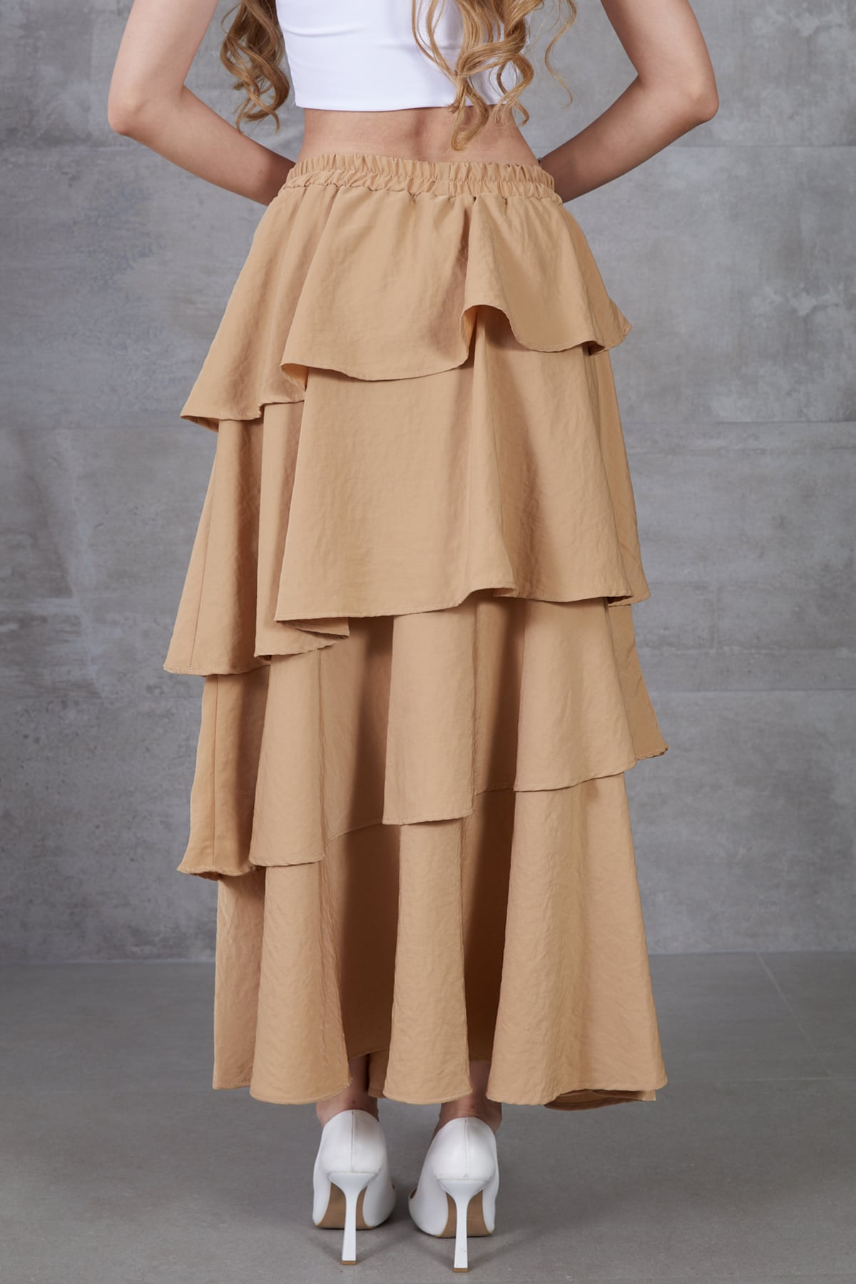 Katlı Kesim Fırfırlı Beli Lastikli Uzun Etek Sütlü Kahve