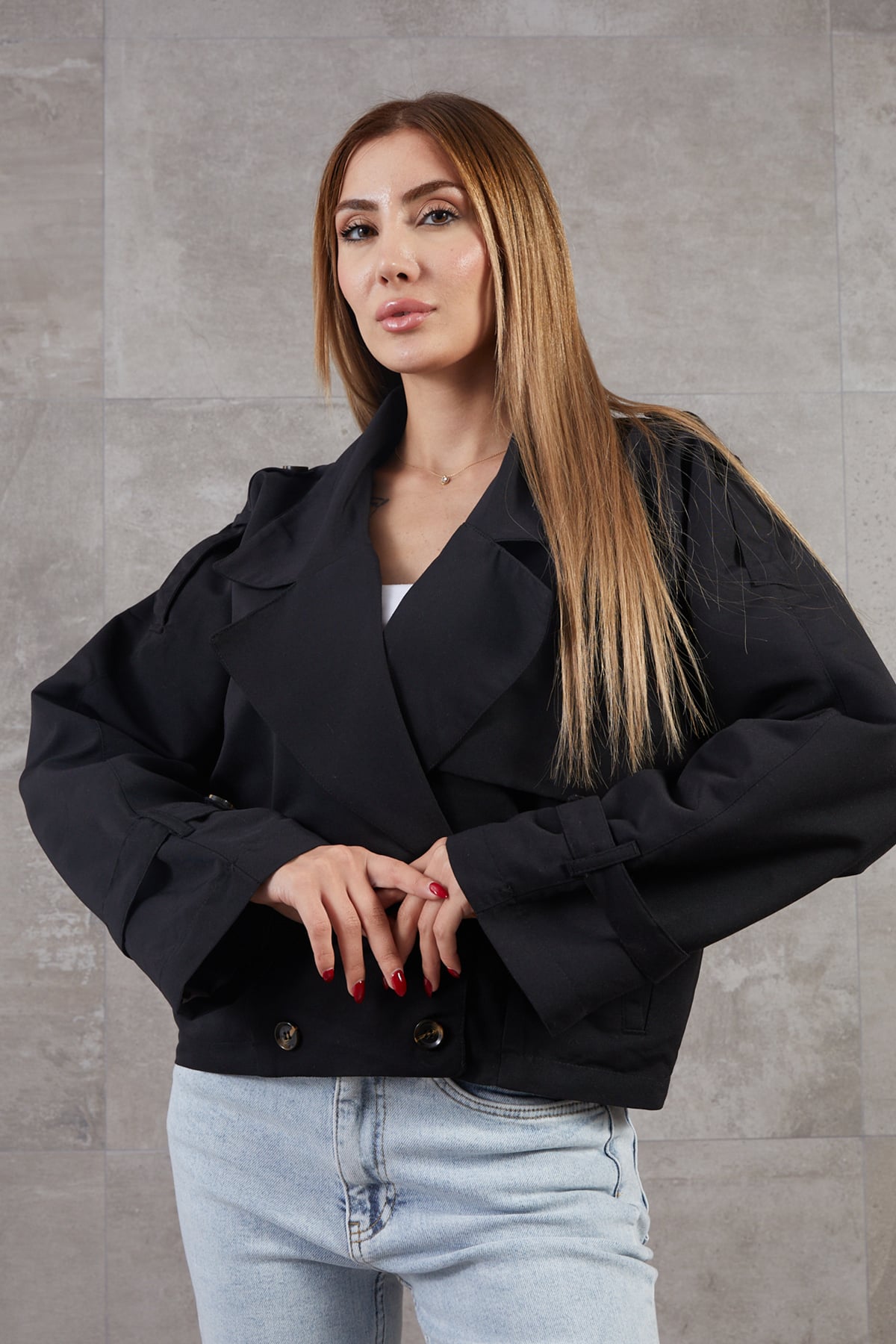 Kruvaze Yaka Düğmeli Kısa Ceket Siyah
