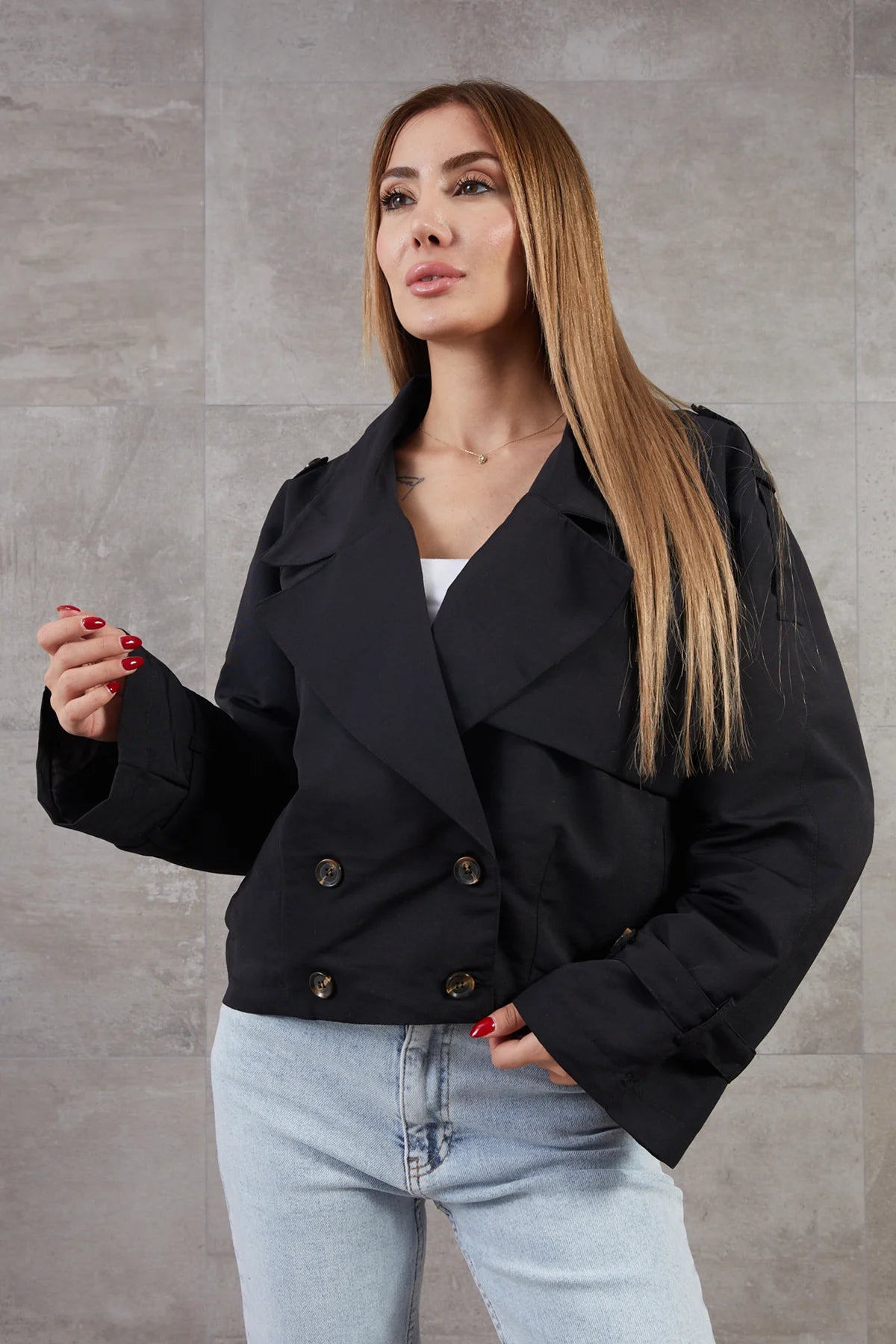 Kruvaze Yaka Düğmeli Kısa Ceket Siyah