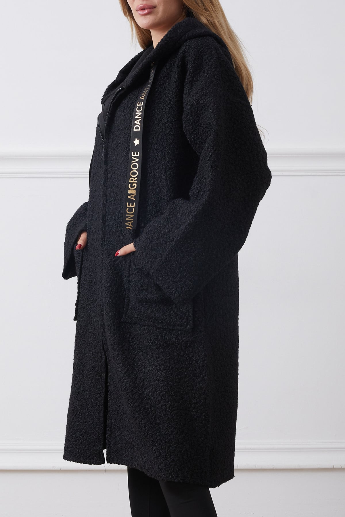 Buklet Çift Cepli Kapüşonlu Uzun Ceket Siyah