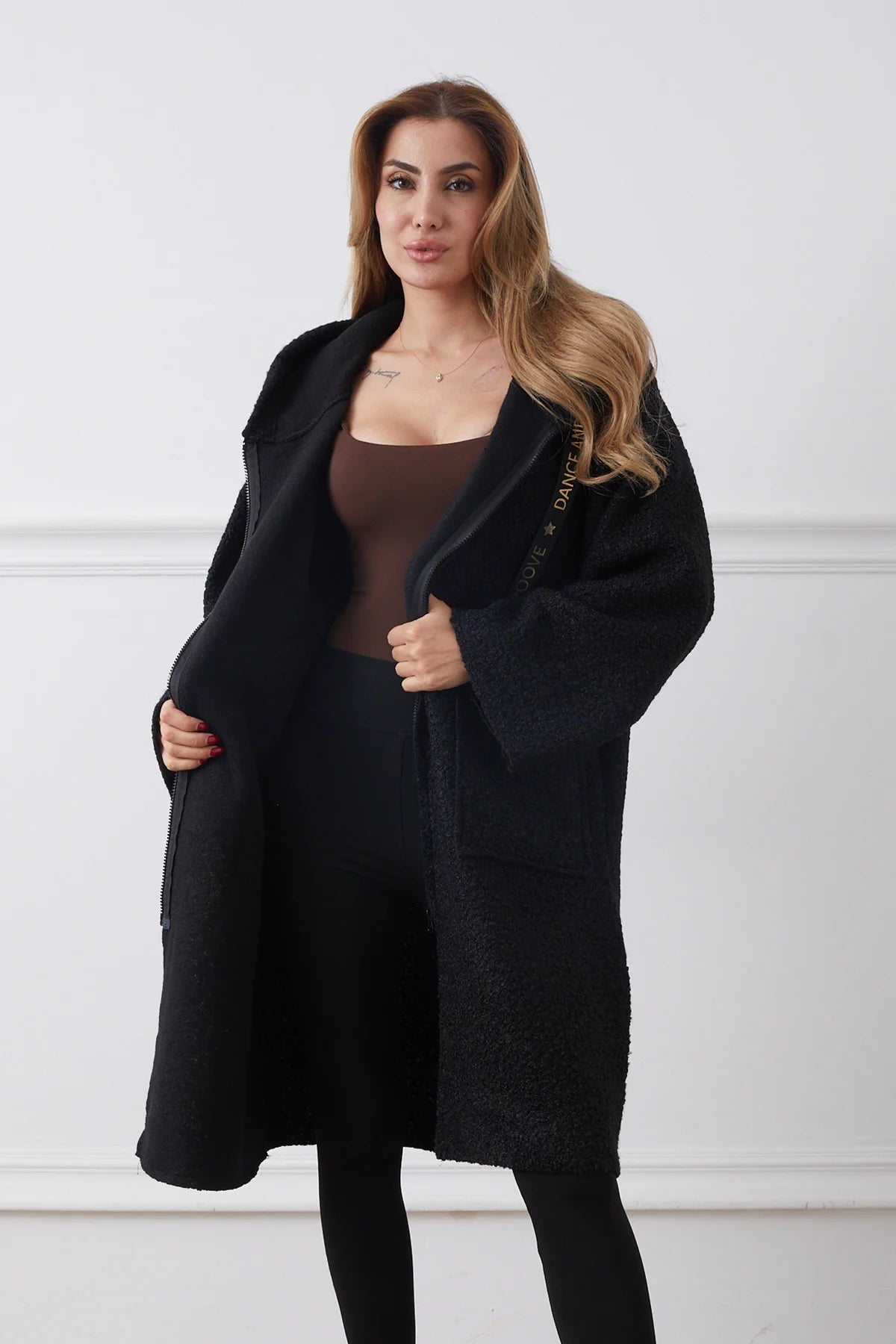 Buklet Çift Cepli Kapüşonlu Uzun Ceket Siyah