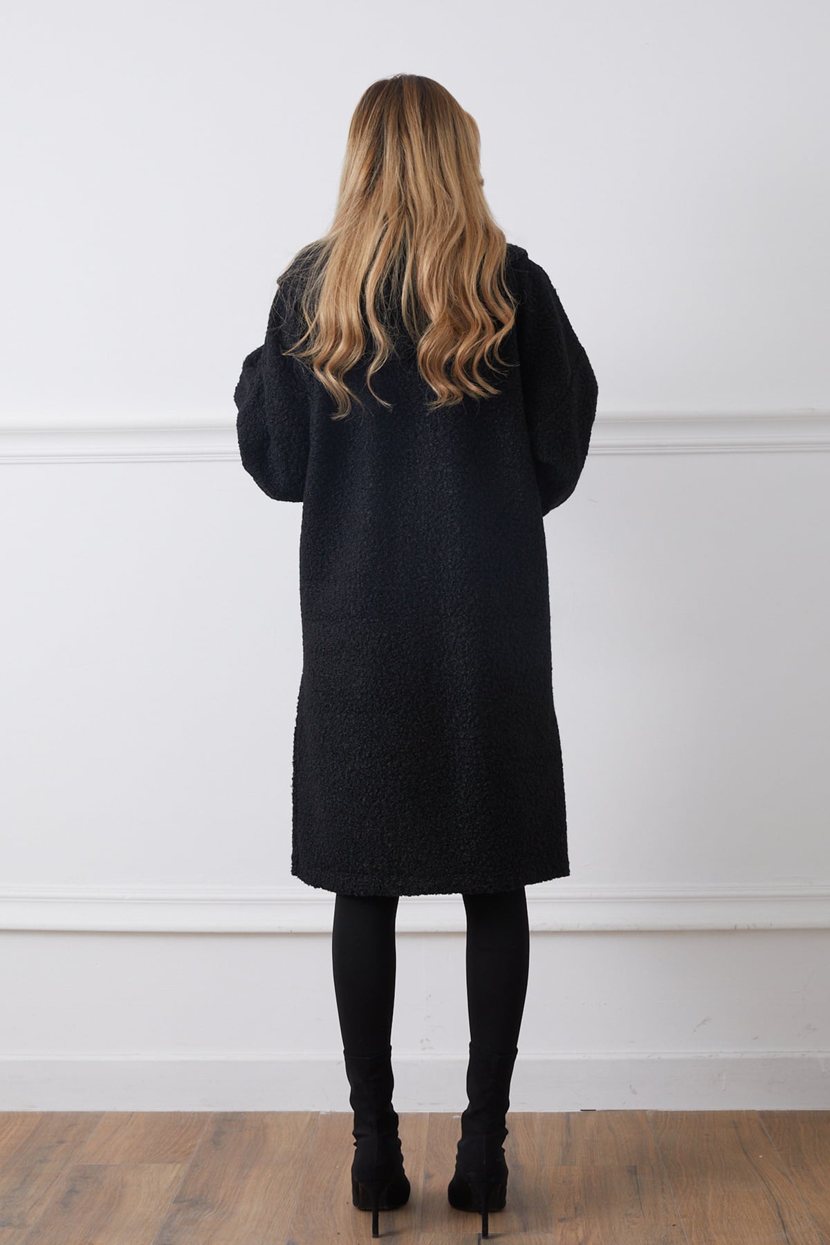 Buklet Çift Cepli Kapüşonlu Uzun Ceket Siyah