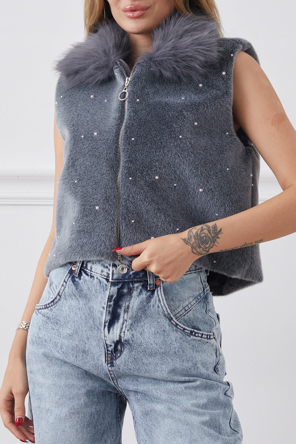 İnci Detaylı Fermuarlı Kürk Yelek Füme