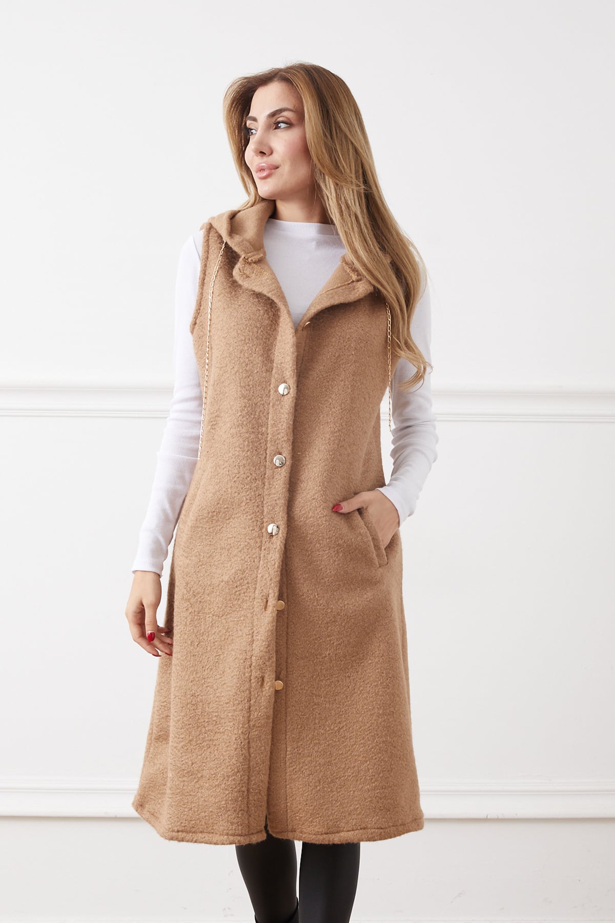 Zincir Detaylı Kapüşonlu Uzun Buklet Yelek Camel