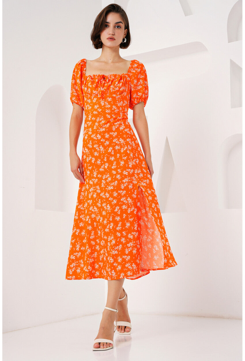 2387 Yırtmaç Detaylı Elbise