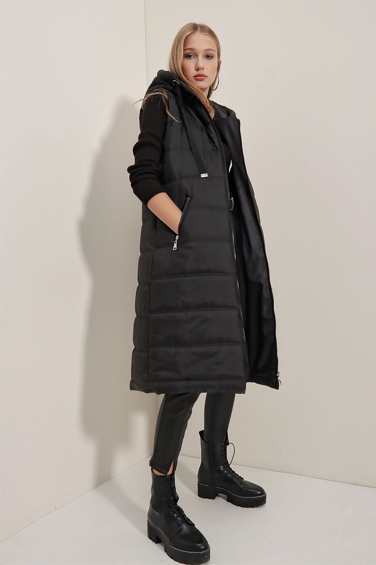 Qopqogʻi uzun puffer yelek - Qora 5140
