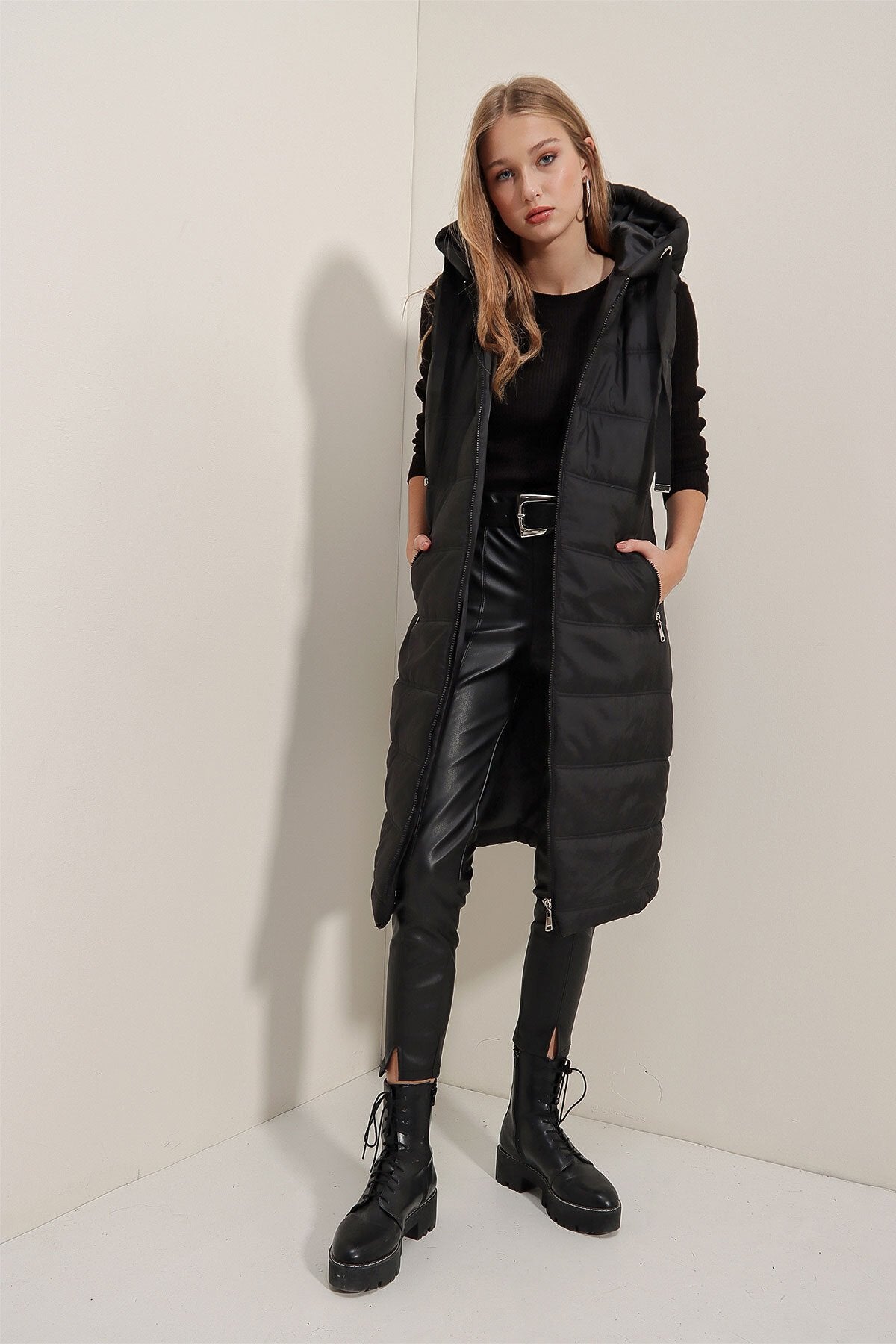Qopqogʻi uzun puffer yelek - Qora 5140