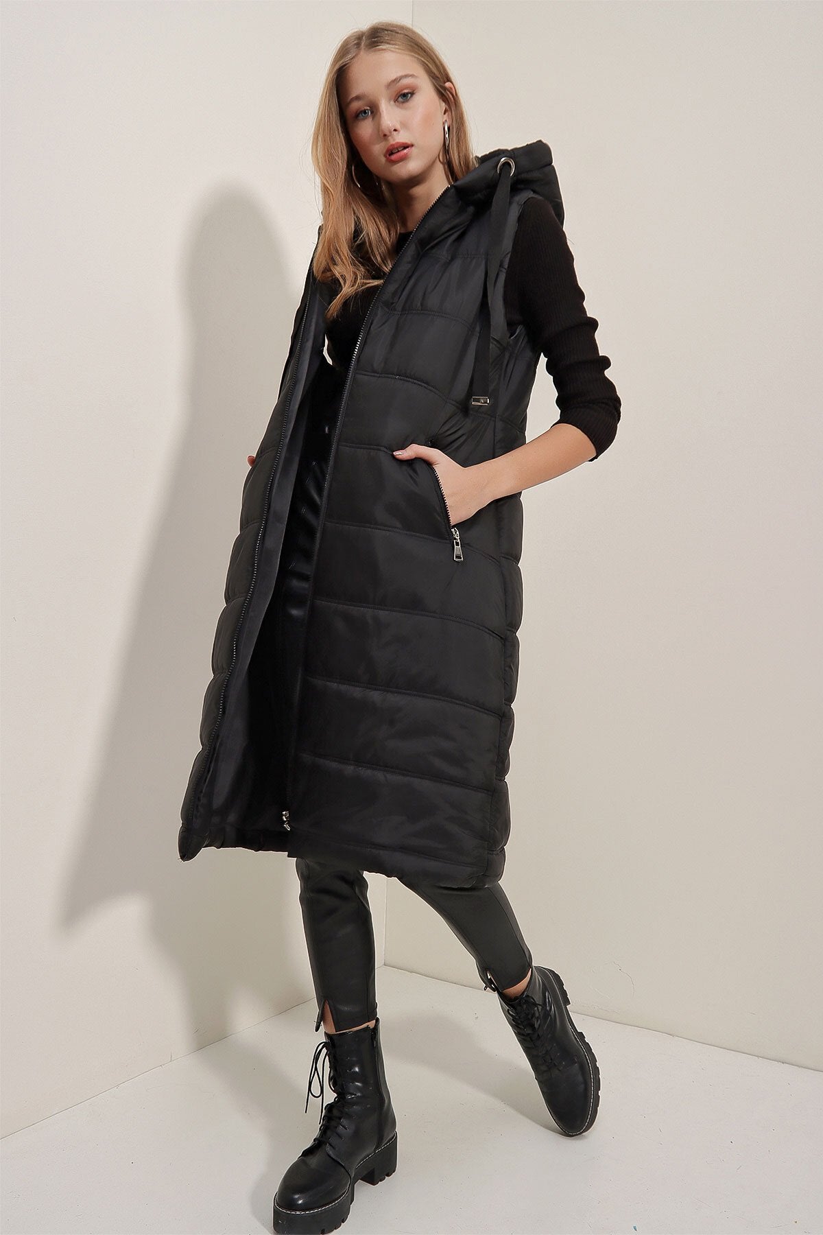 Qopqogʻi uzun puffer yelek - Qora 5140