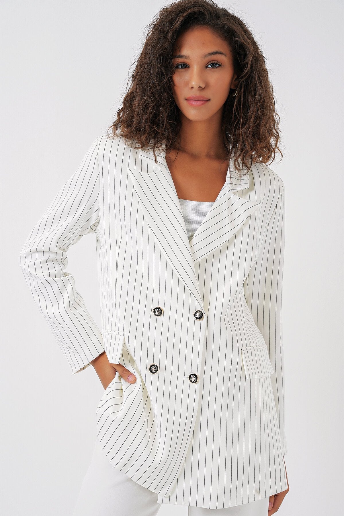 Merterium Kadın Beyaz Çift Düğmeli Çizgili Blazer Ceket 0699