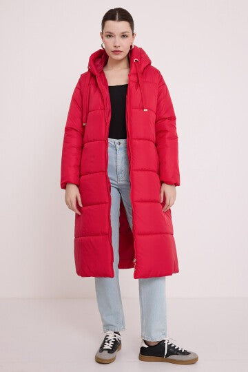 Ayollar uchun qizil qalpoqli uzun puffer palto 5120