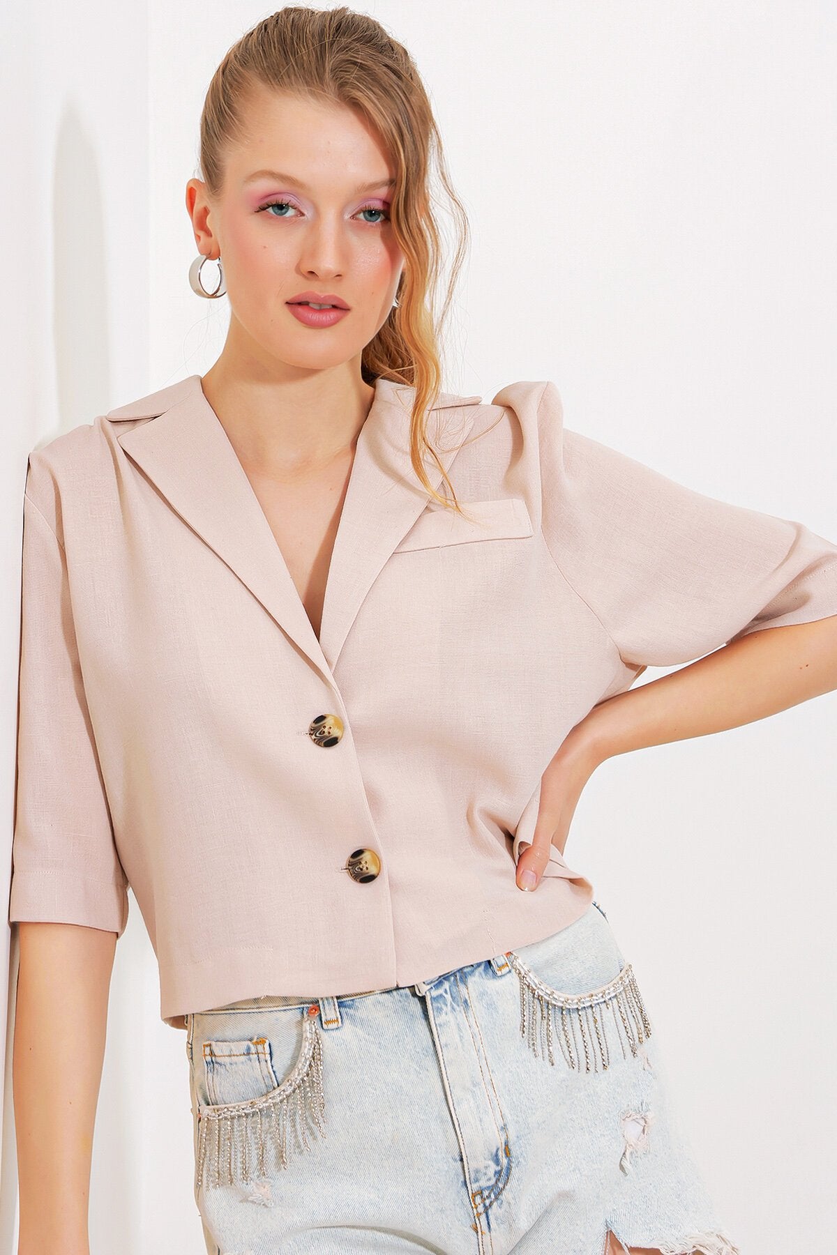 Merterium Kadın Krem Çift Düğmeli Oversize Crop Keten Ceket 0706