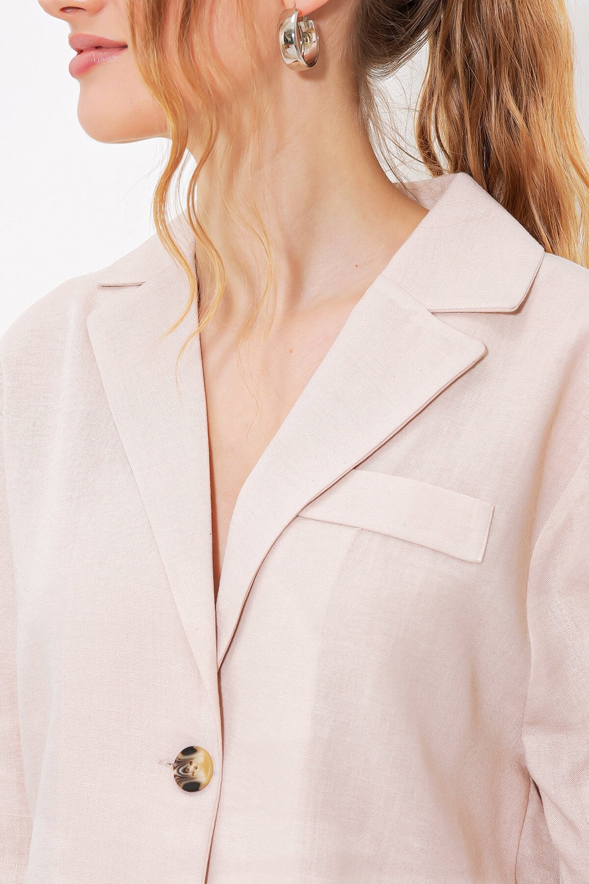 Merterium Kadın Krem Çift Düğmeli Oversize Crop Keten Ceket 0706
