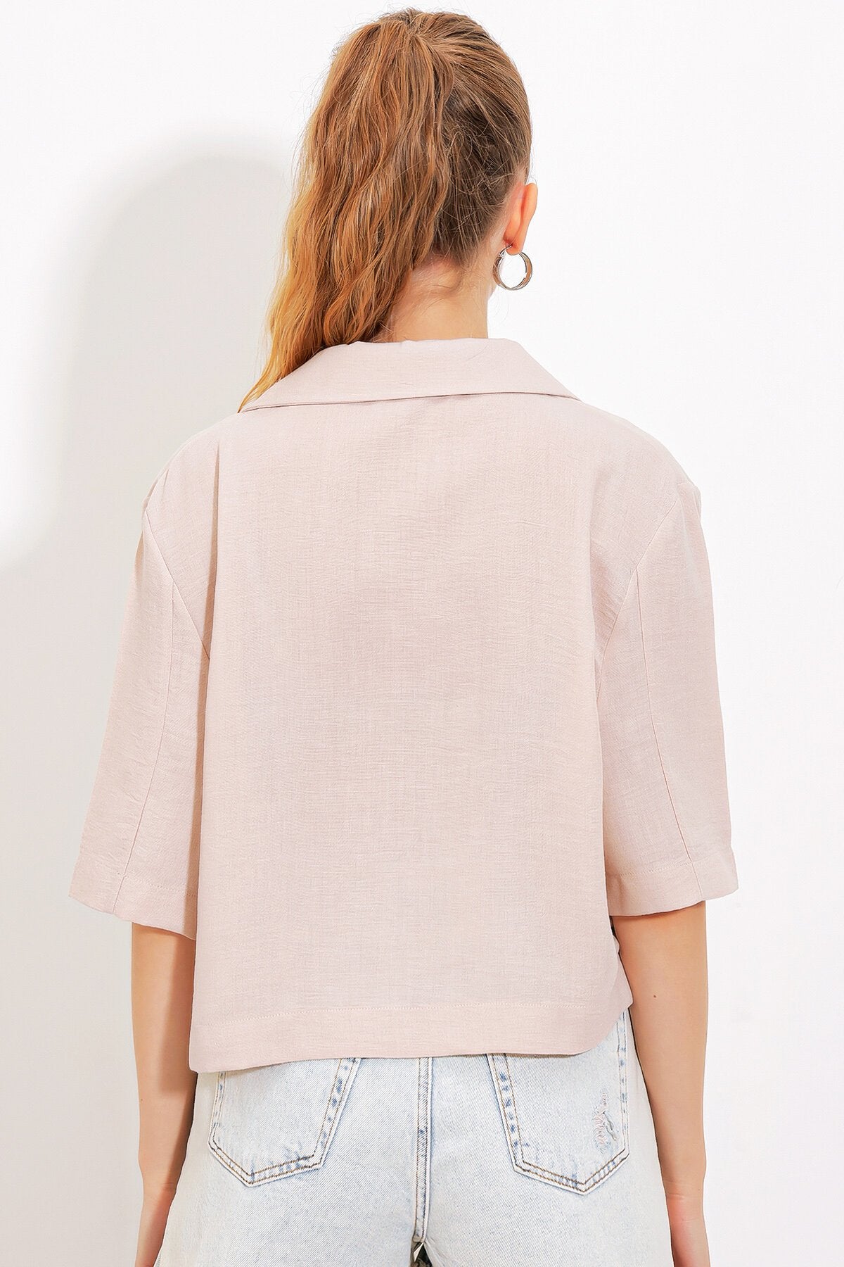 Merterium Kadın Krem Çift Düğmeli Oversize Crop Keten Ceket 0706